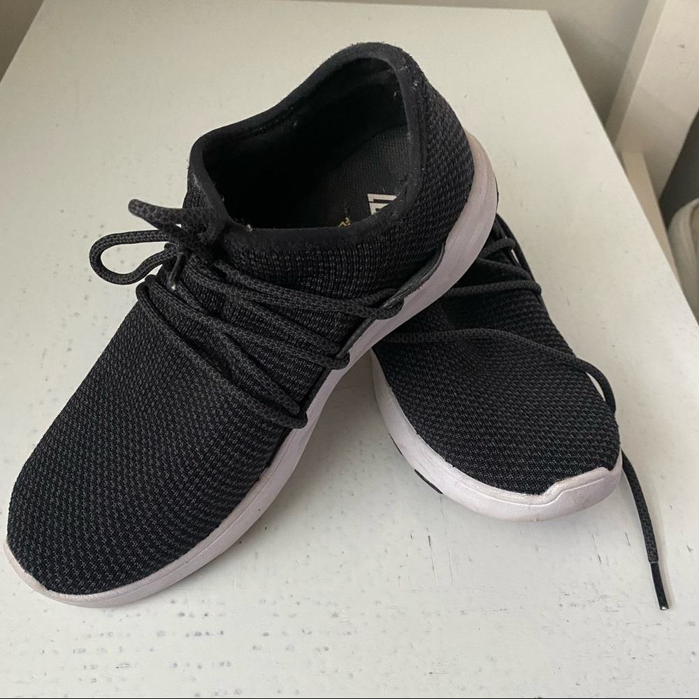 VESSI Flashknit Cityscape black waterproof shoes size 8